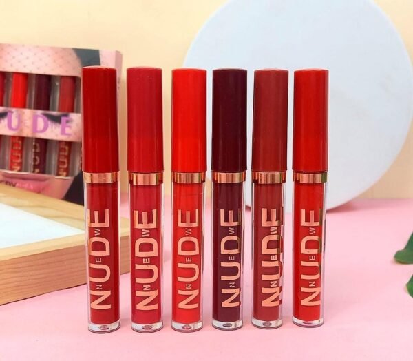 LABIAL NUDE