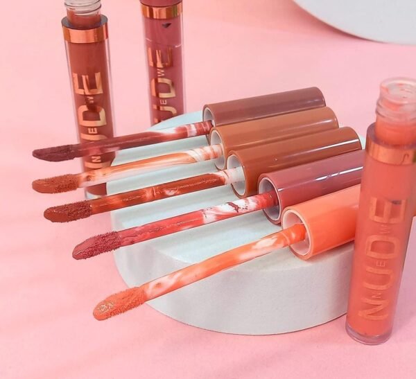 LABIAL NUDE